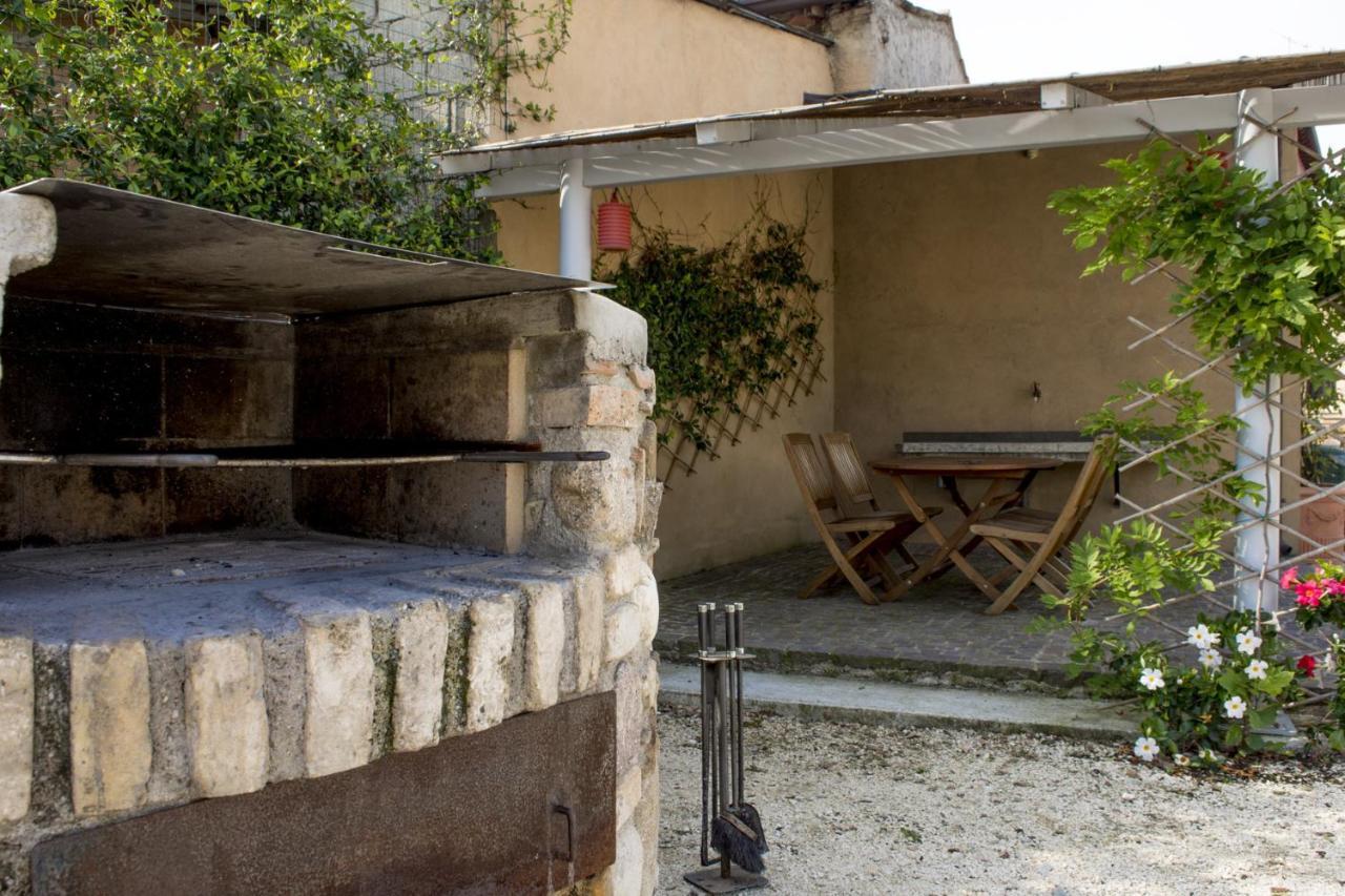 Aparthotel La Casa Del Nonno Monzambano Exterior foto